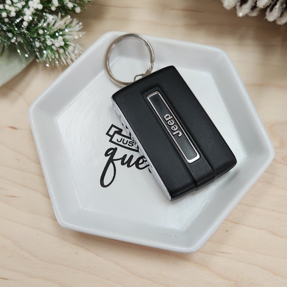 MOM GIFT!!! Laser Engraved Trinket Tray - Mom A Title Just Above Queen - Picture 2 of 11